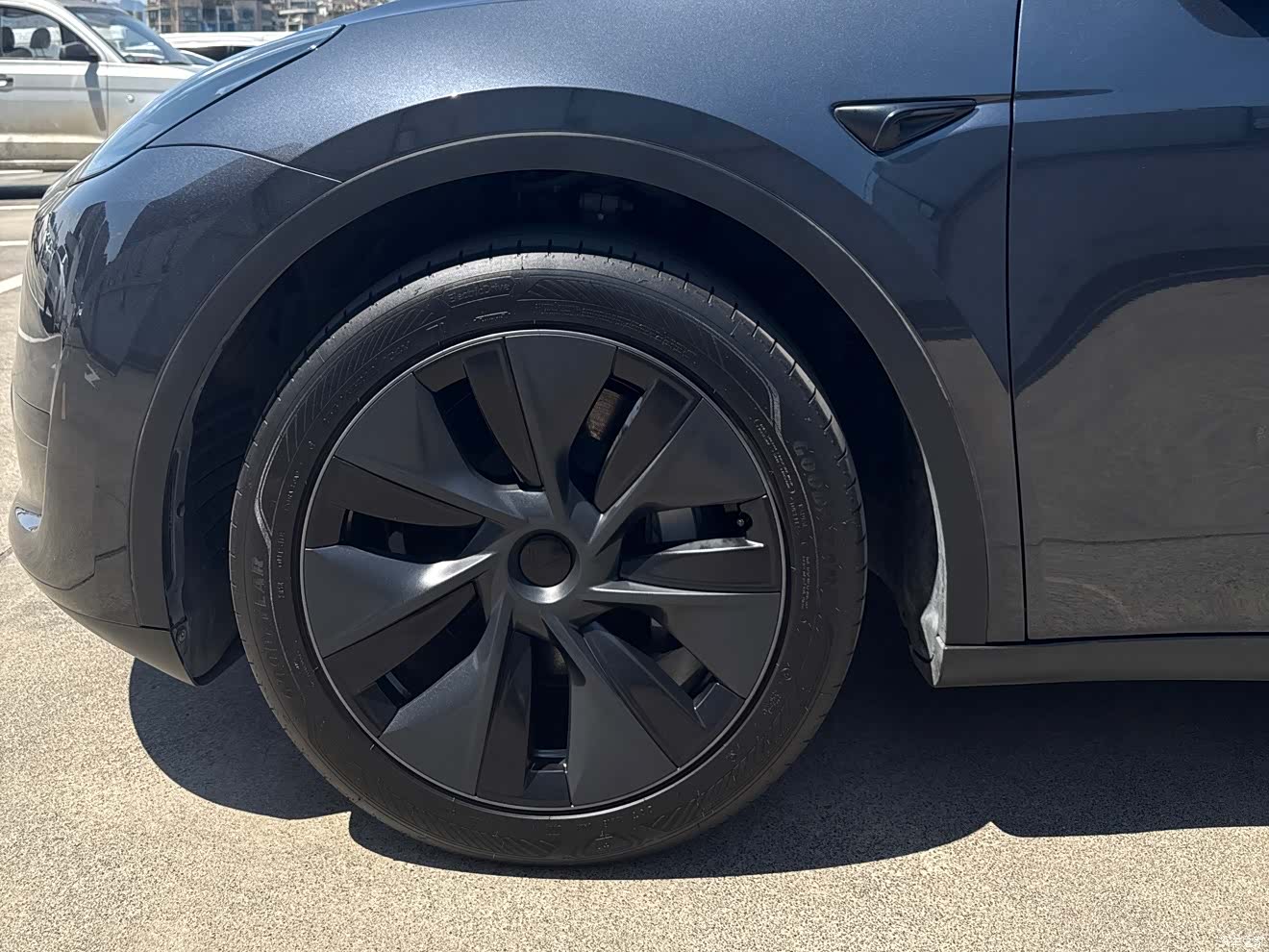 Tesla Model Y, 2024 7