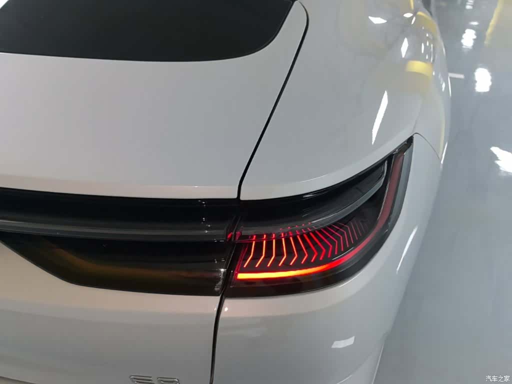 Geely E8, 2025 8