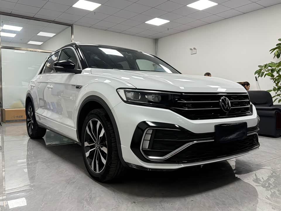 Volkswagen T-ROC exploring Songs