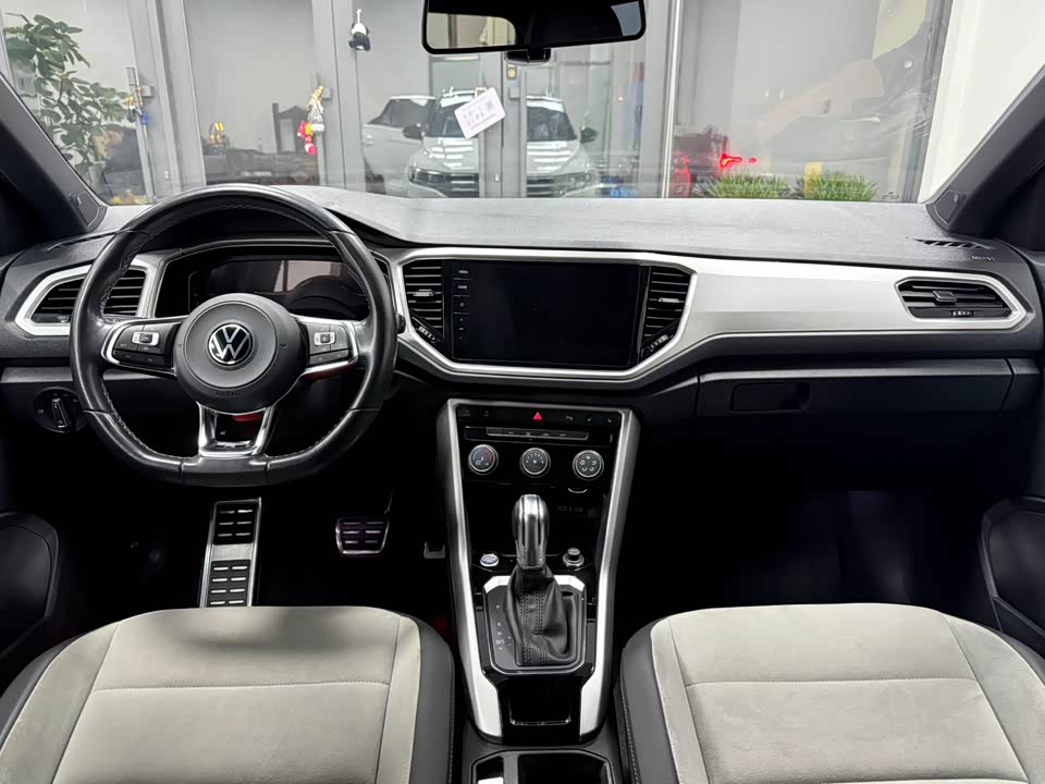 Volkswagen T-ROC exploring Songs