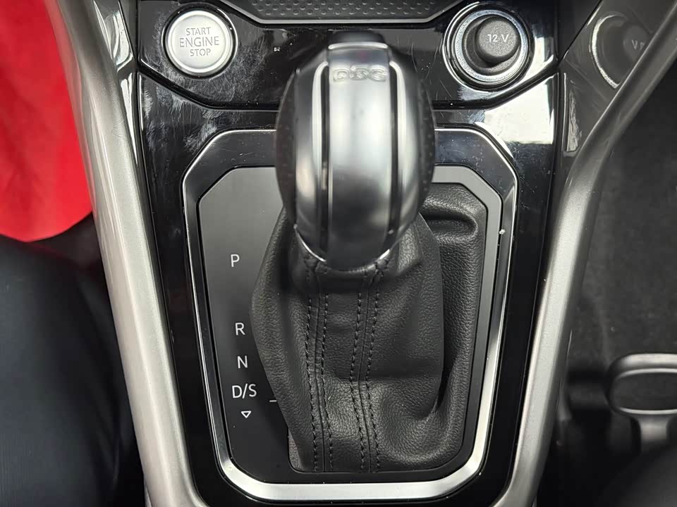 Volkswagen T-ROC exploring Songs