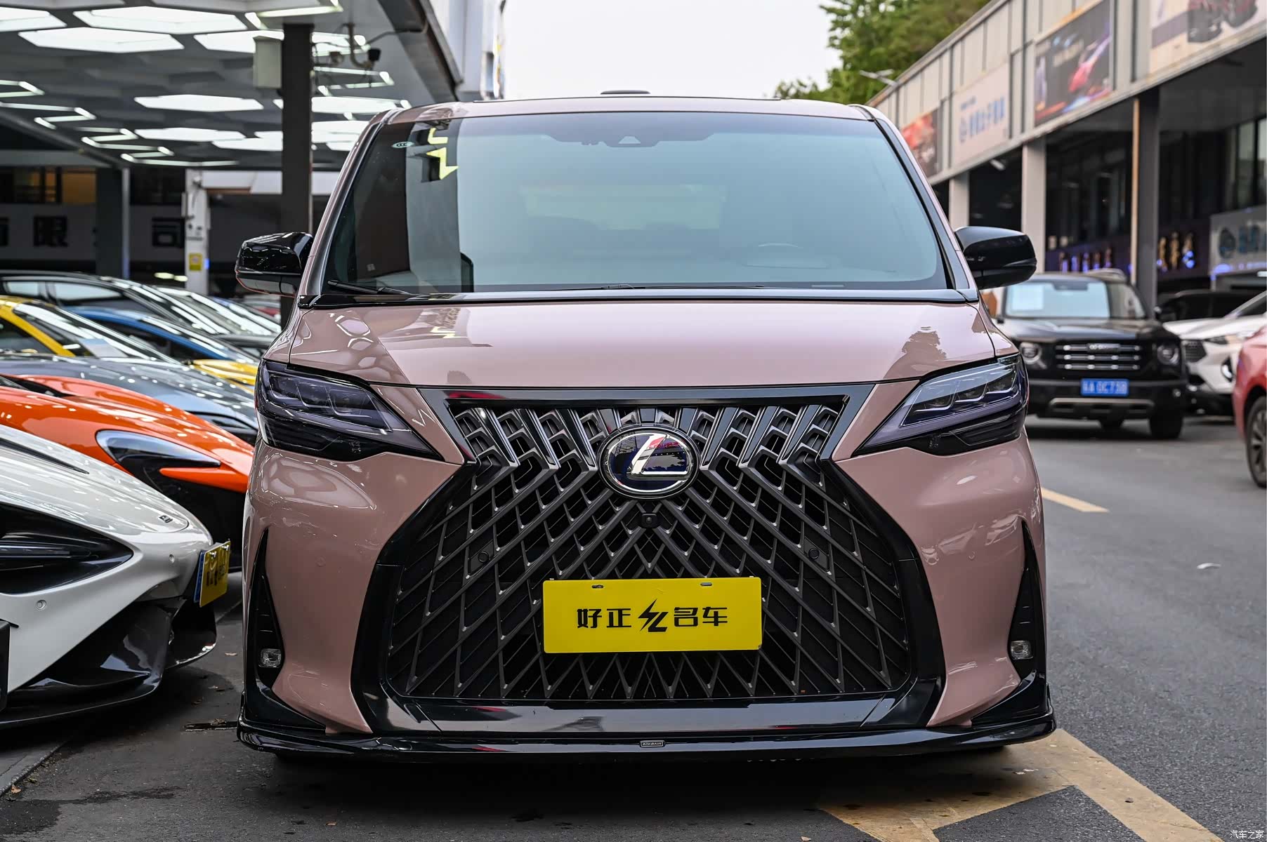 Lexus LM, 2020 4