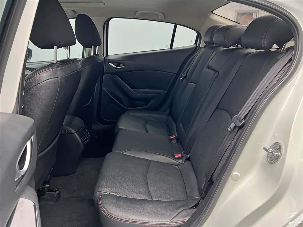 Mazda Mazda3, 2018 15