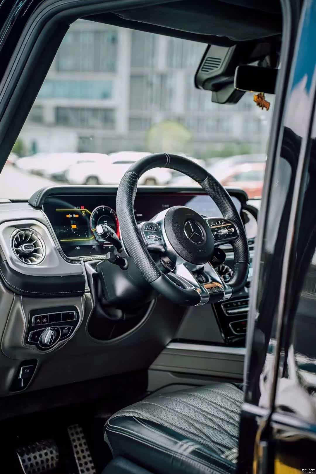 Mercedes-Benz G-Class, 2023 4