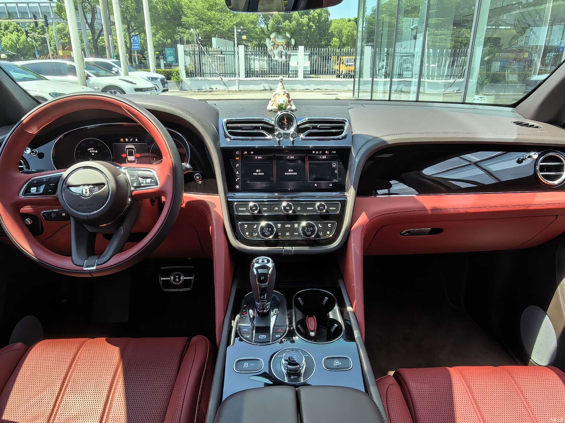 Bentley Bentayga, 2022 16