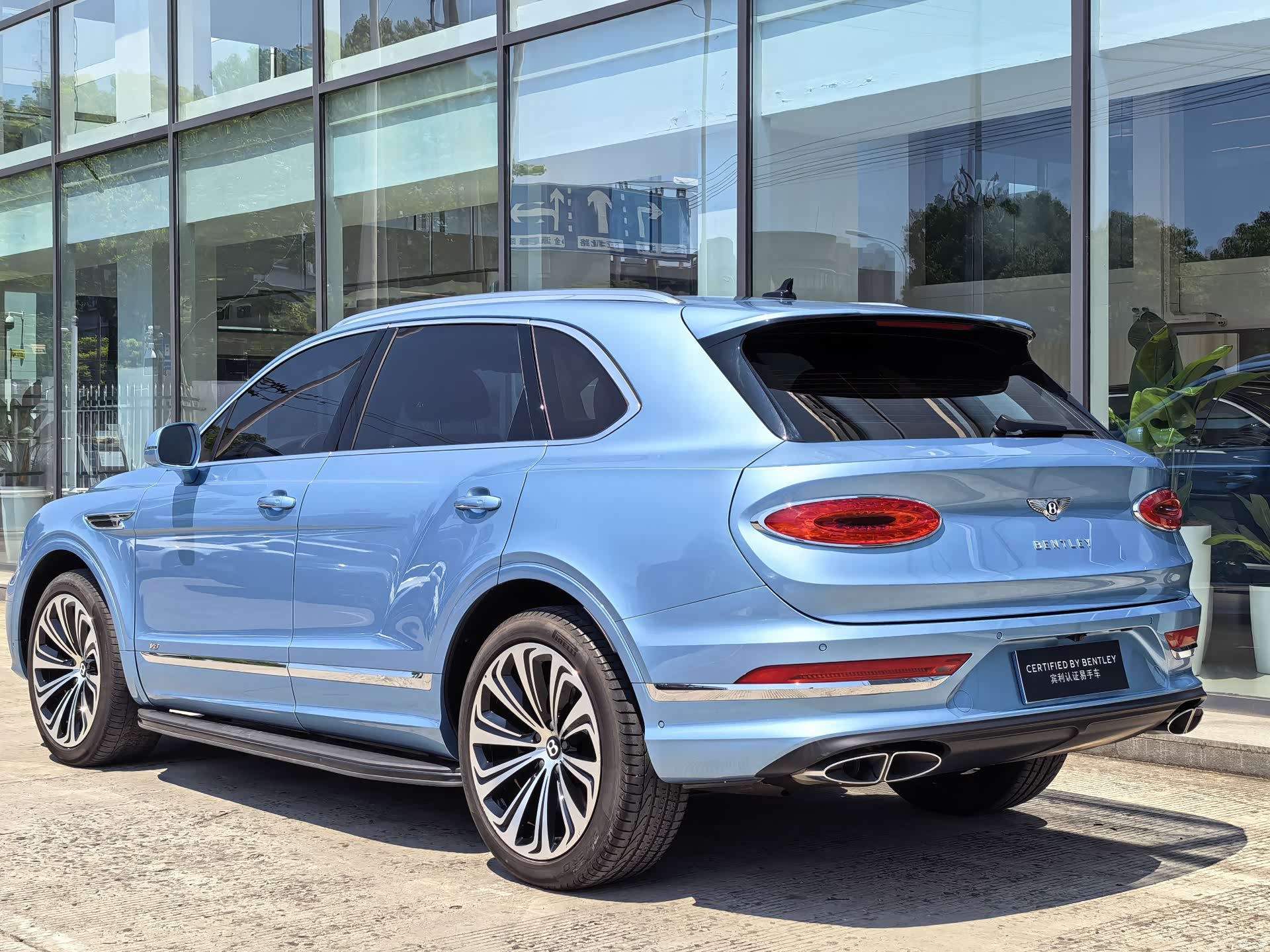 Bentley Bentayga, 2022 4