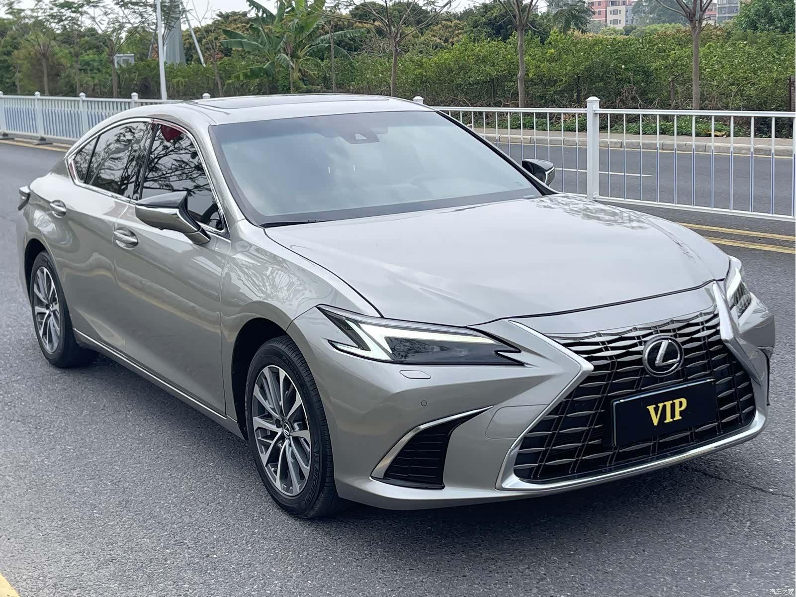 Lexus ES, 2024 3