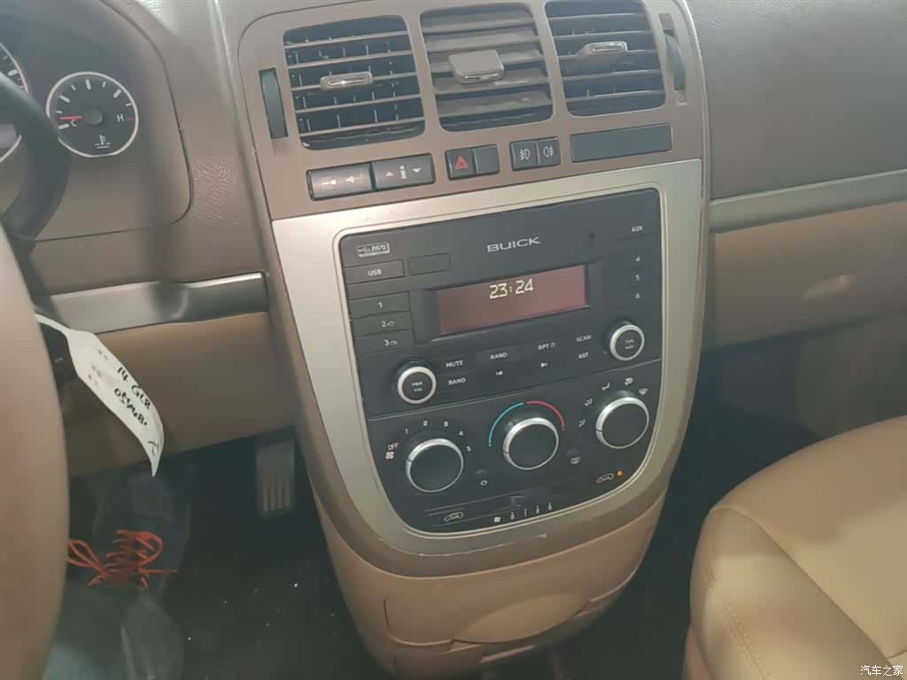 Buick GL8, 2014 13