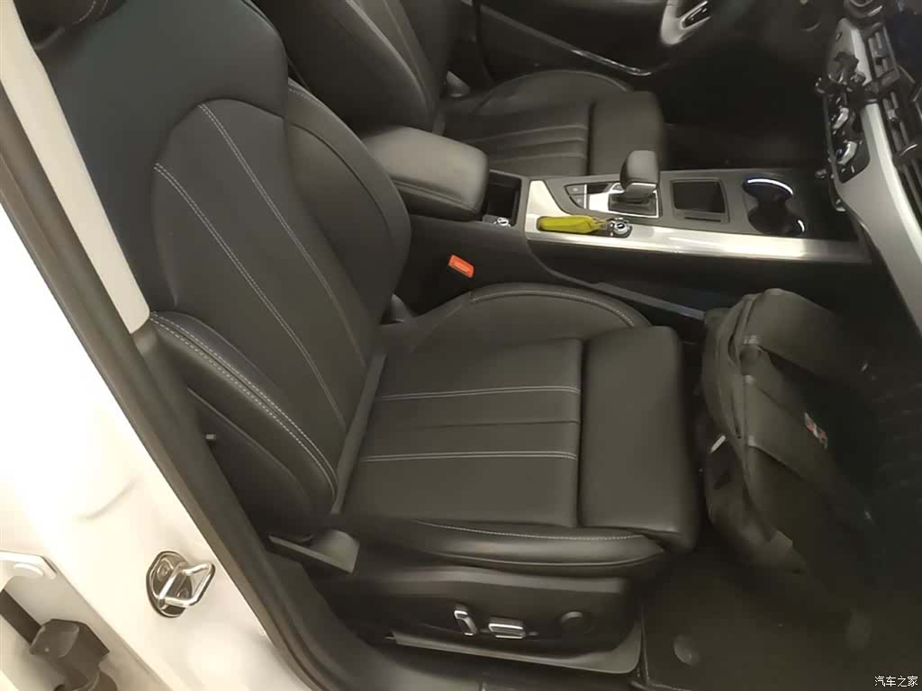 Audi A4L, 2024 25
