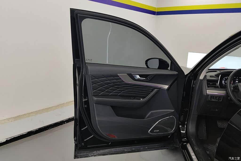 Hongqi HS5, 2023 7