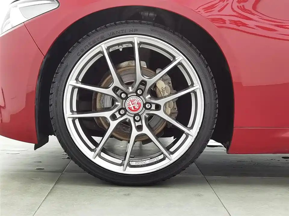Alfa Romeo Giulia Alfa Romeo Giulia