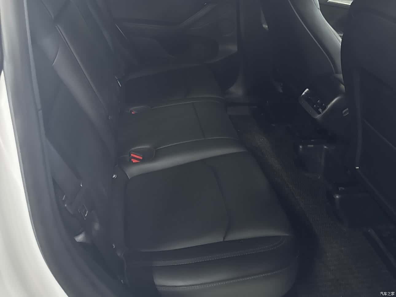 Tesla Model Y, 2023 16