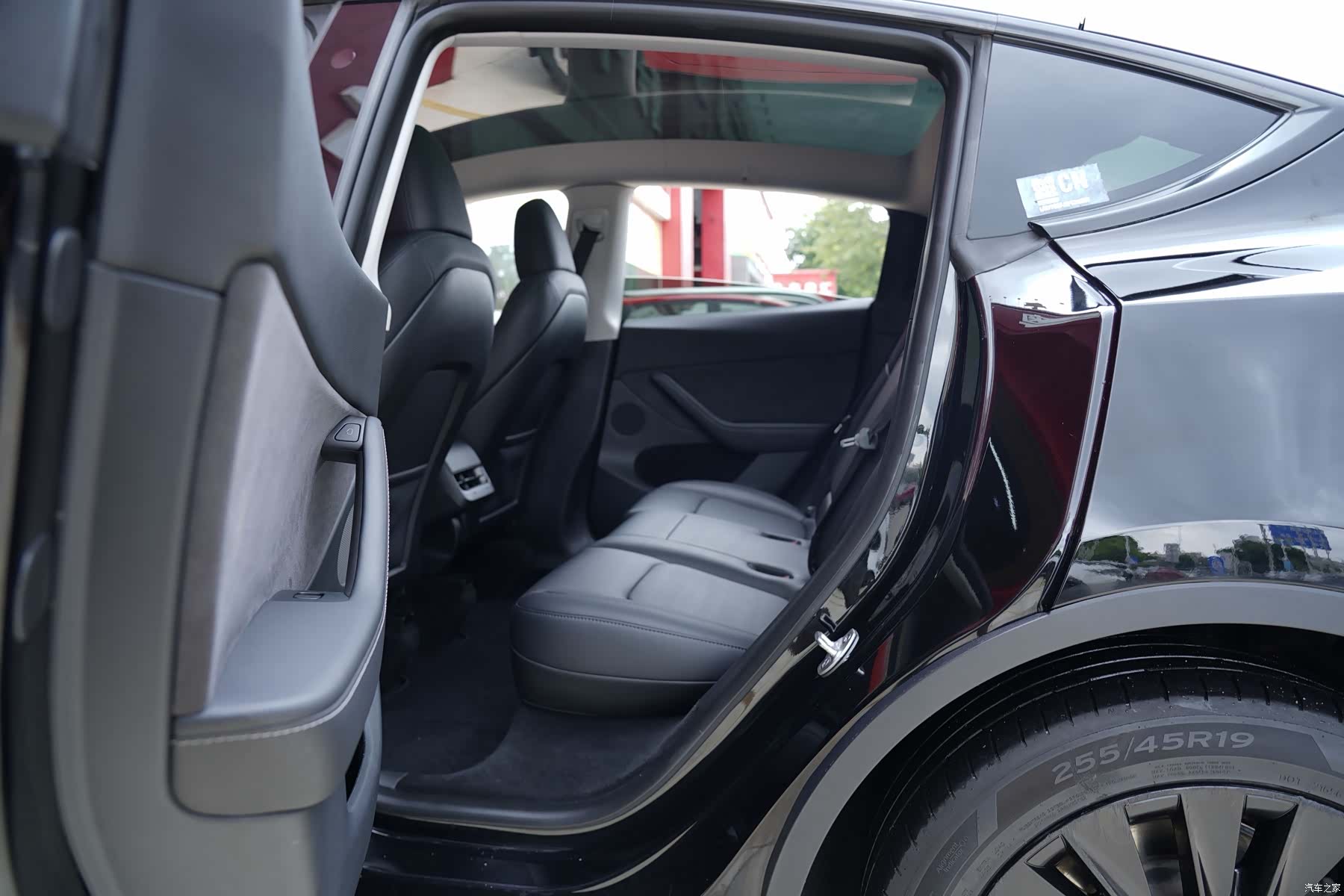 Tesla Model Y, 2024 6
