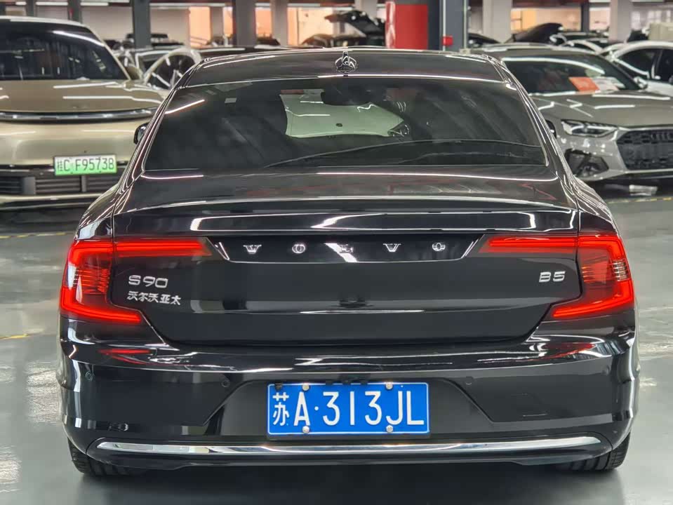 Volvo S90