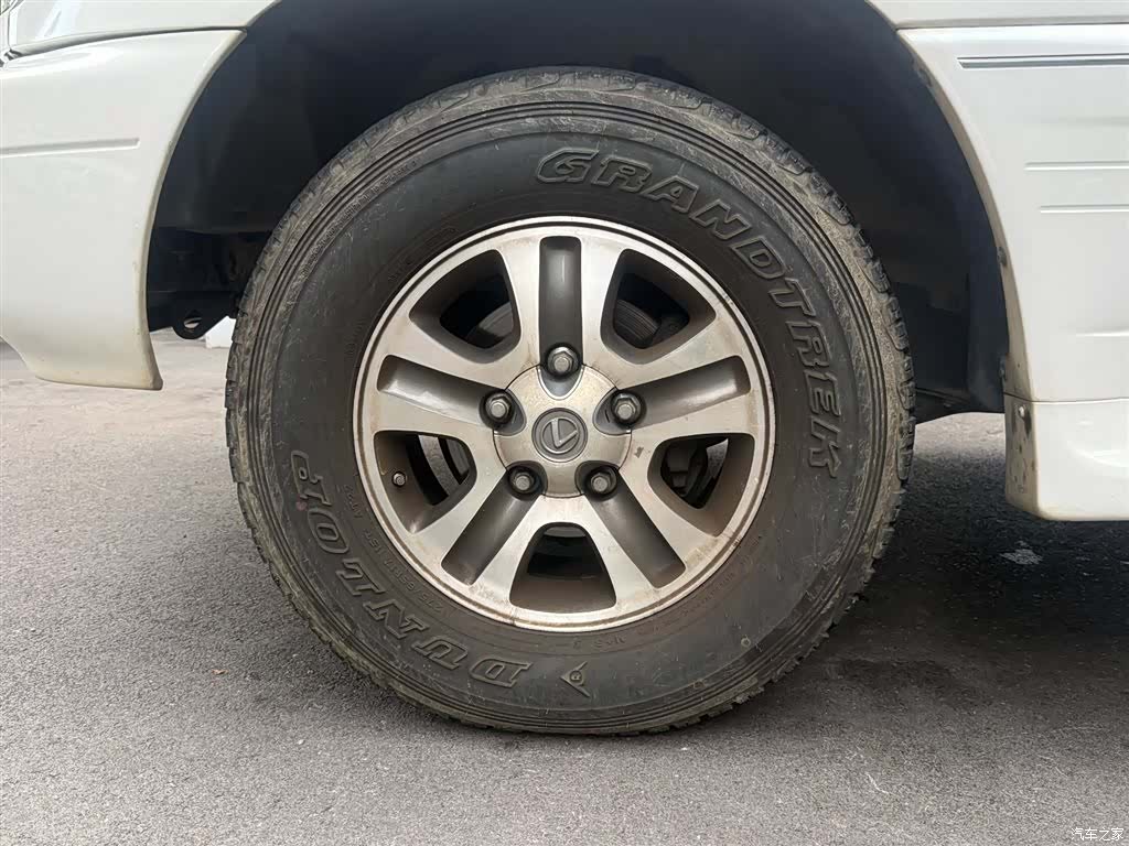 Lexus LX, 2006 25
