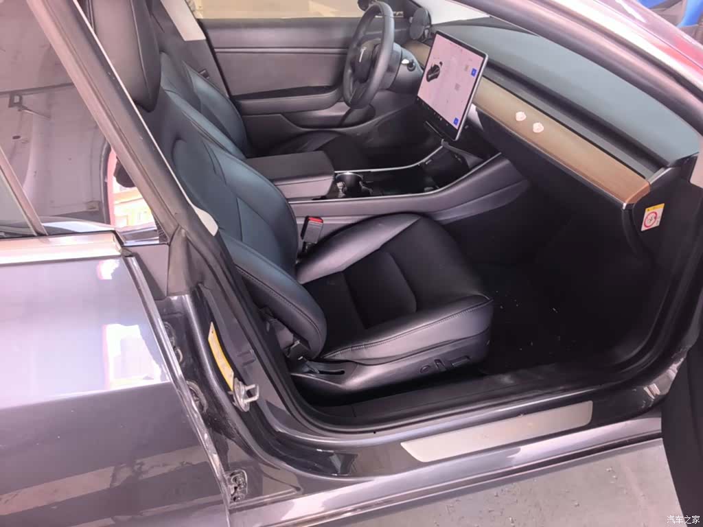 Tesla Model 3, 2019 25