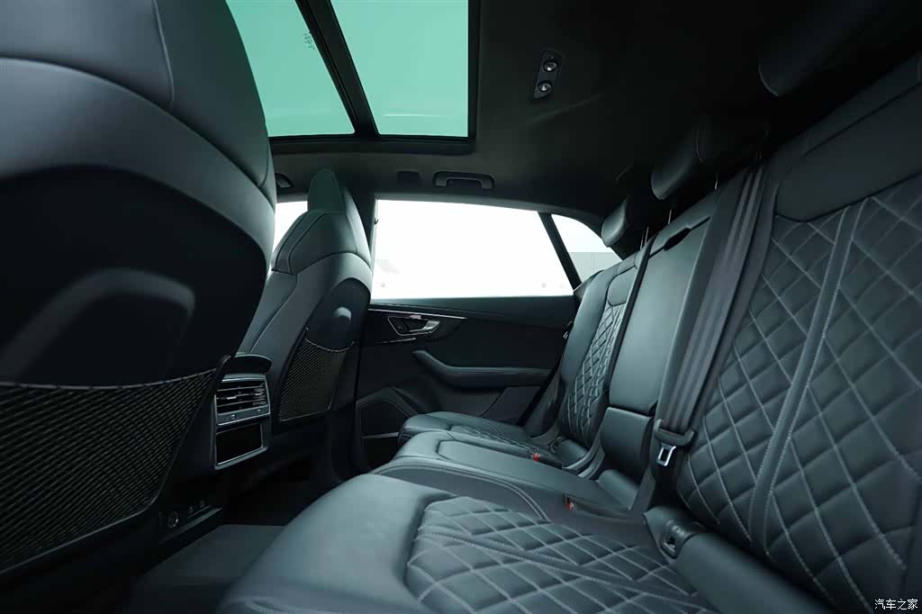 Audi Q8, 2023 21