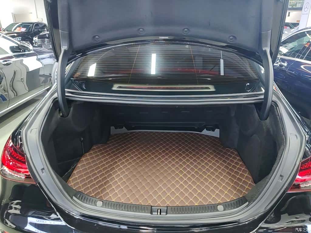 Mercedes-Benz E-Class, 2022 19
