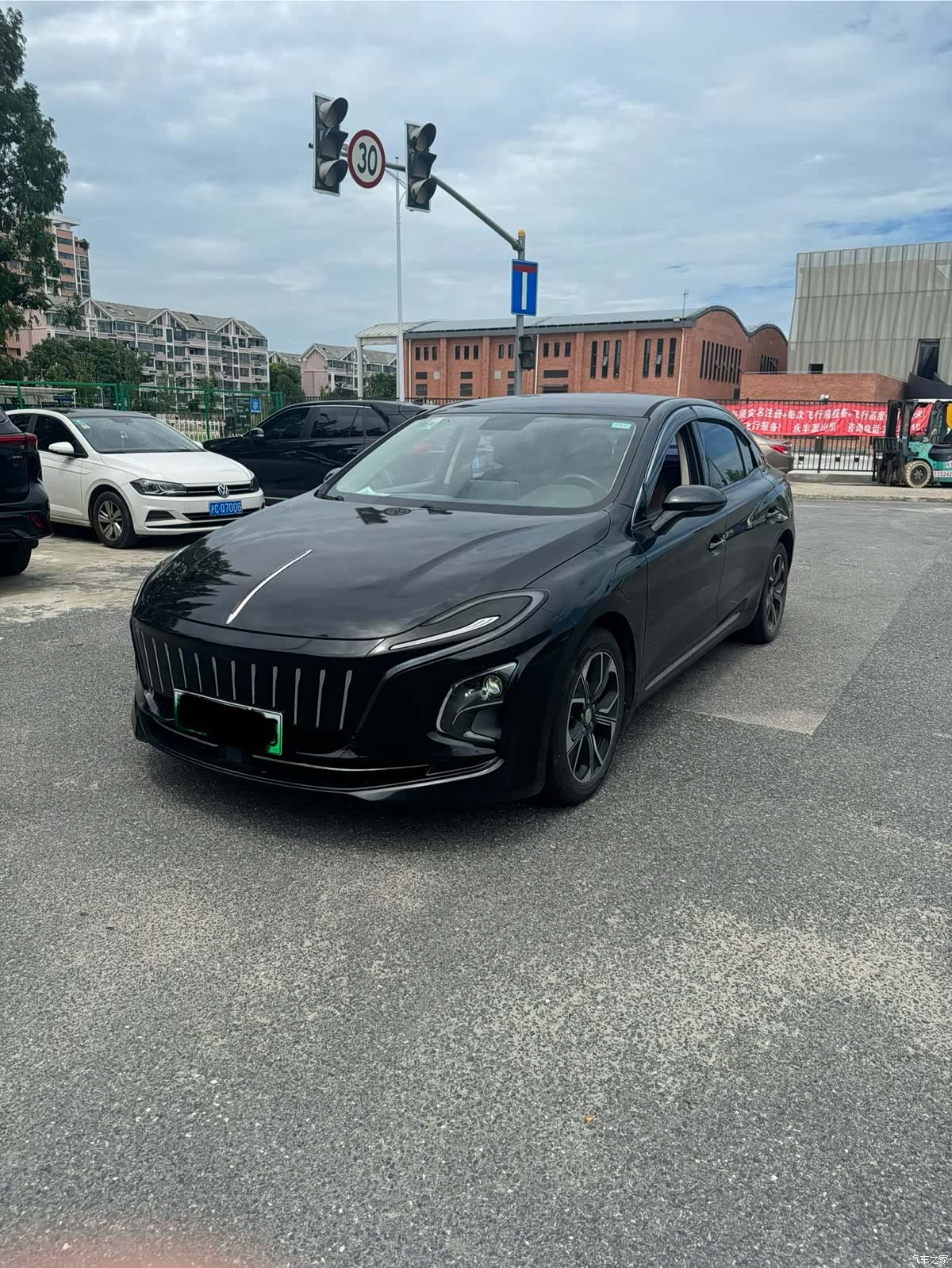 Hongqi QM5