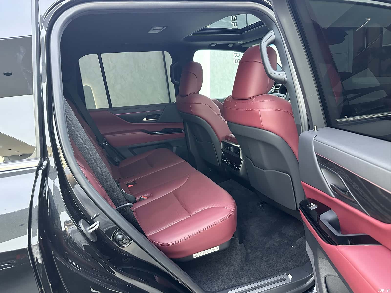 Lexus LX, 2024 10