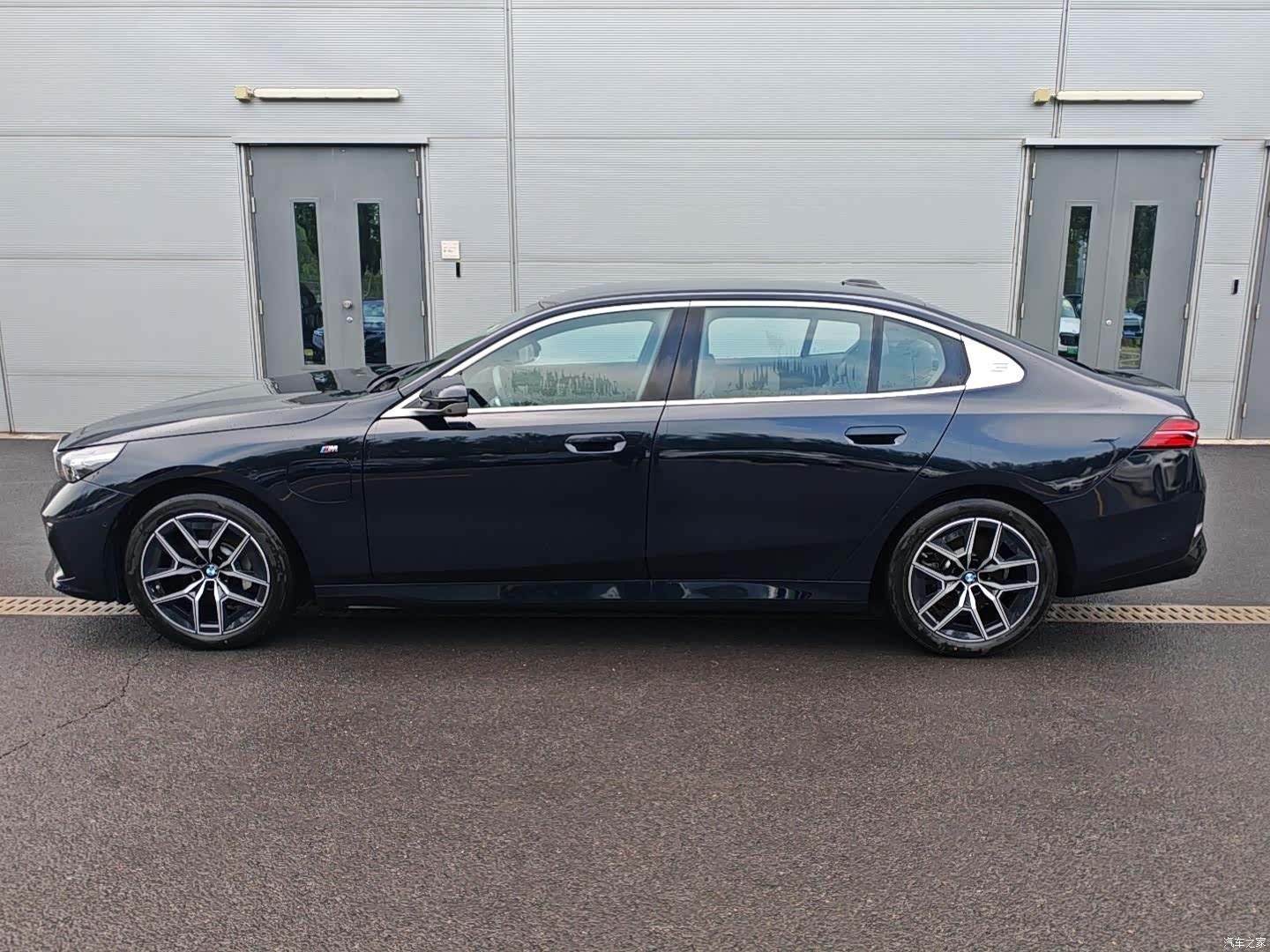 BMW i5, 2025 3