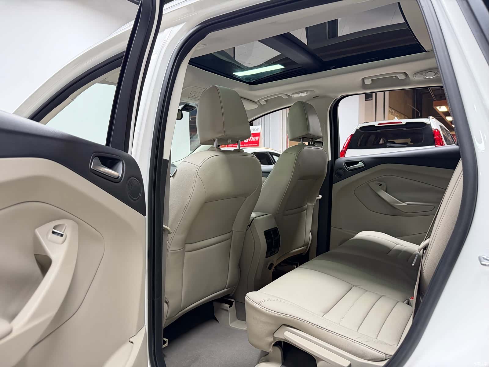 Ford Kuga, 2013 8