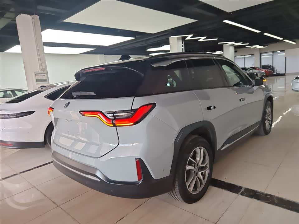NIO ES6