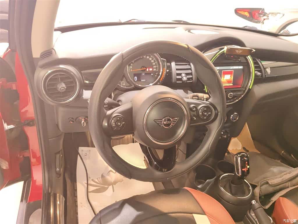 Mini ONE, 2019 3