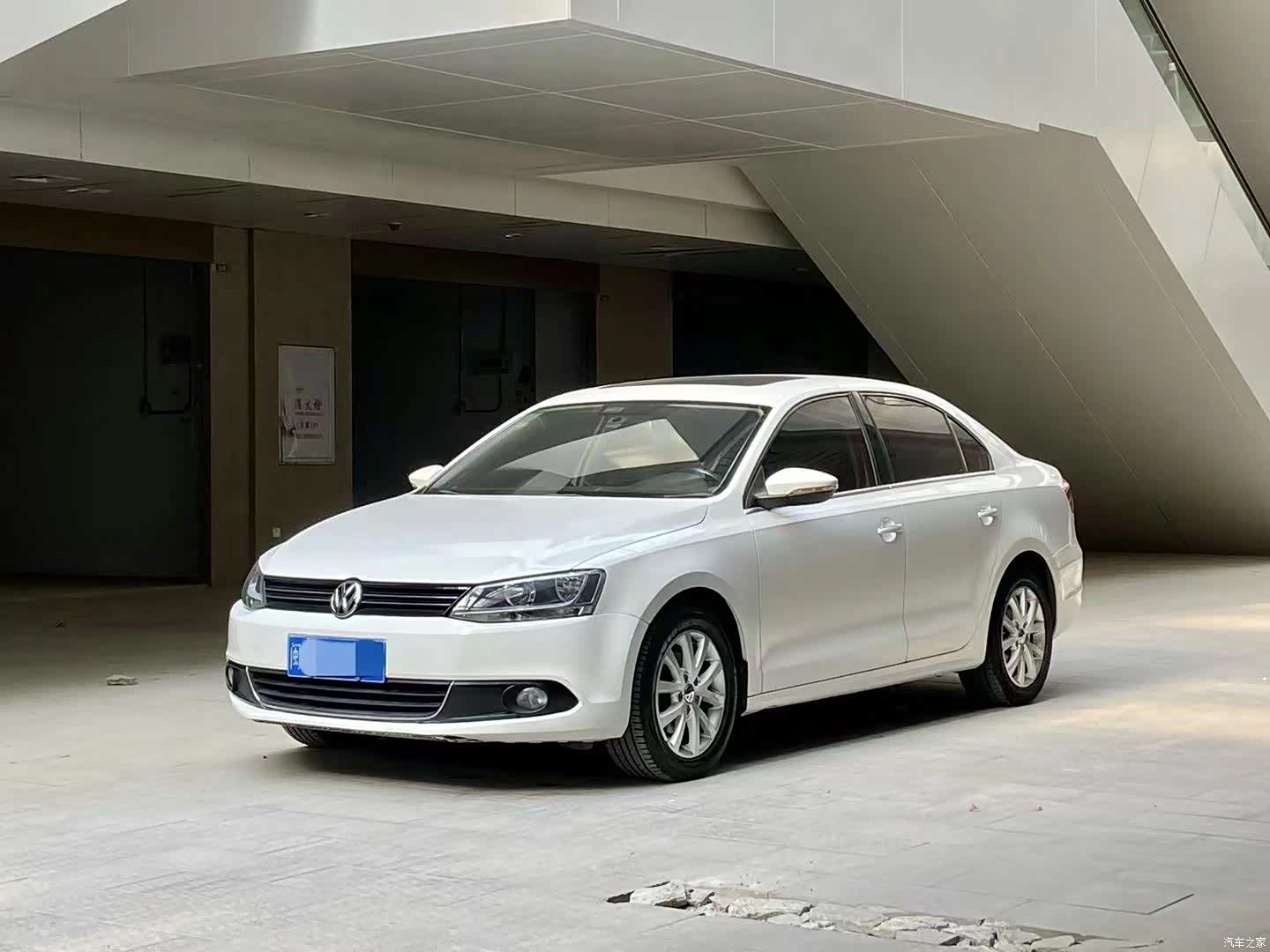 Volkswagen Sagitar, 2012 1