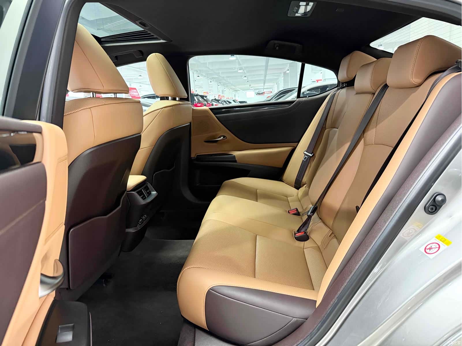 Lexus ES, 2018 7