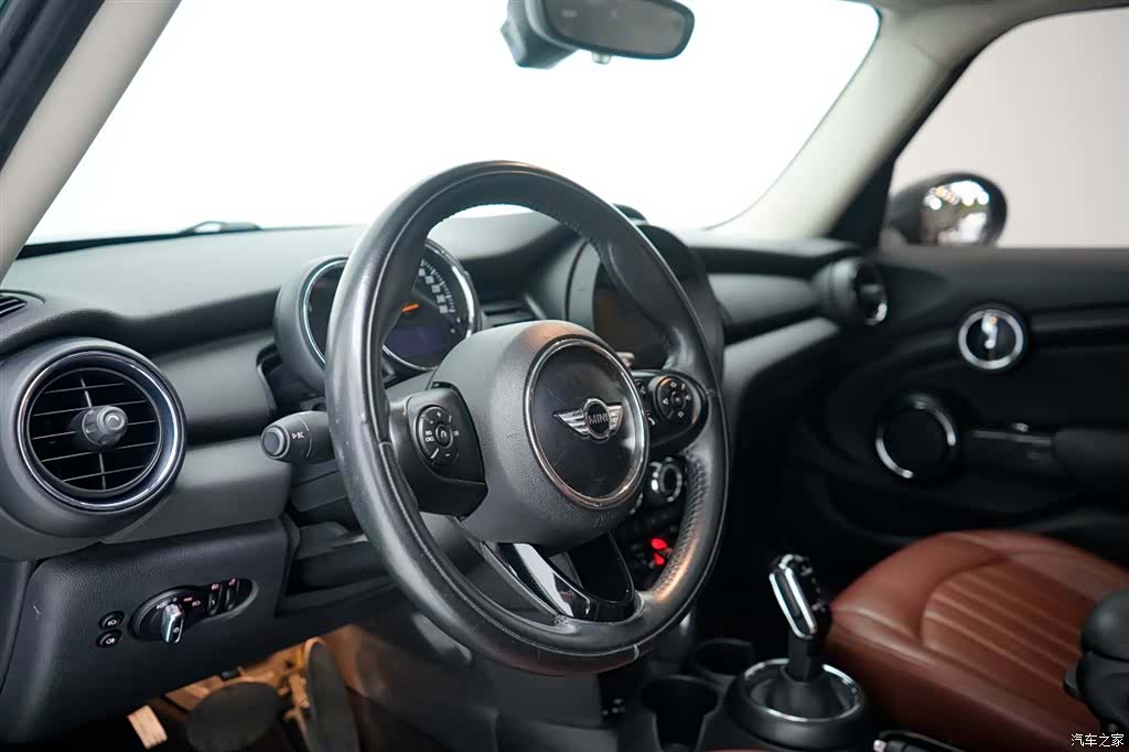 Mini ONE, 2018 15