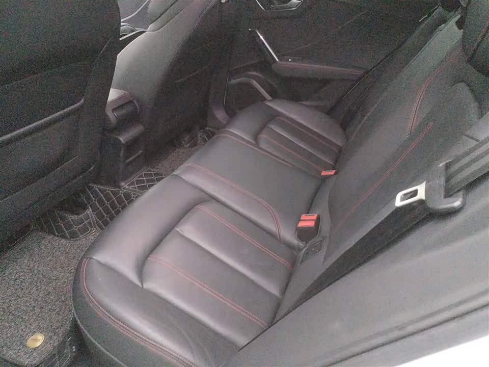 Audi Q2L Audi Q2L
