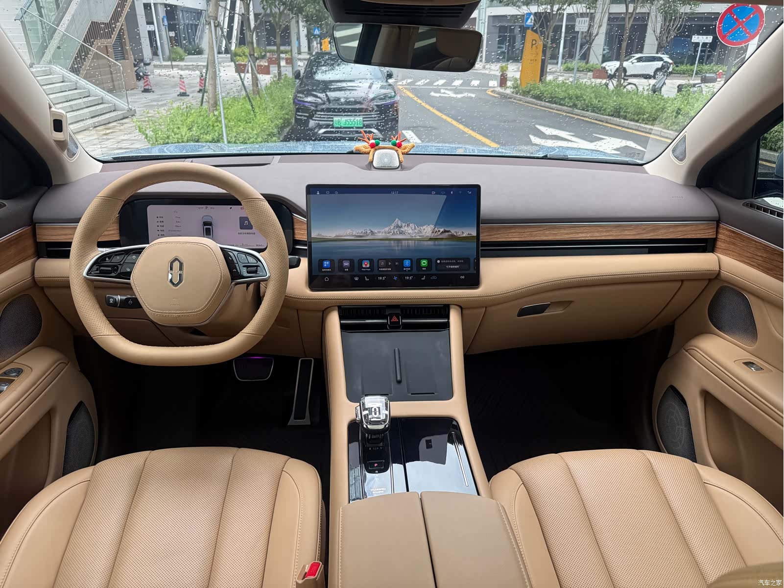 AITO M7, 2023 10