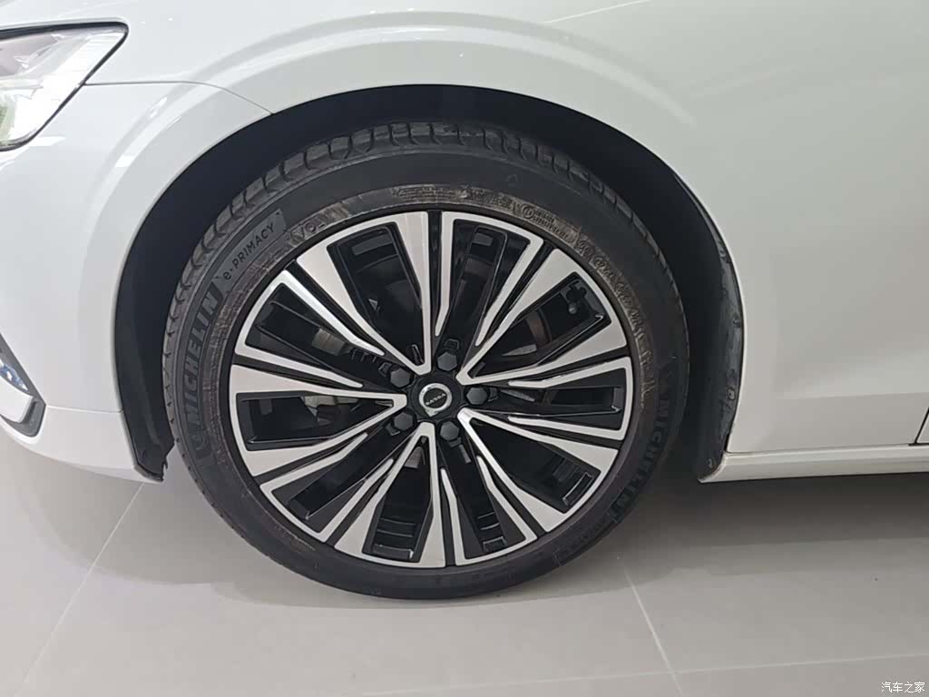 Volvo S60, 2022 23