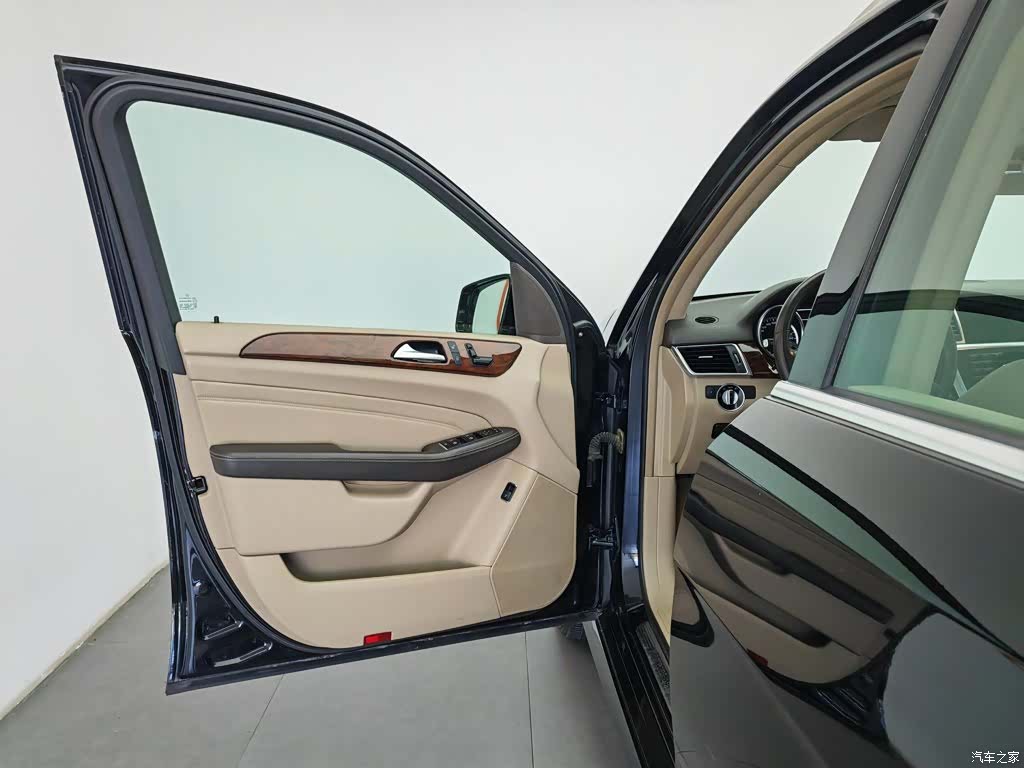 Mercedes-Benz M-Class, 2015 8