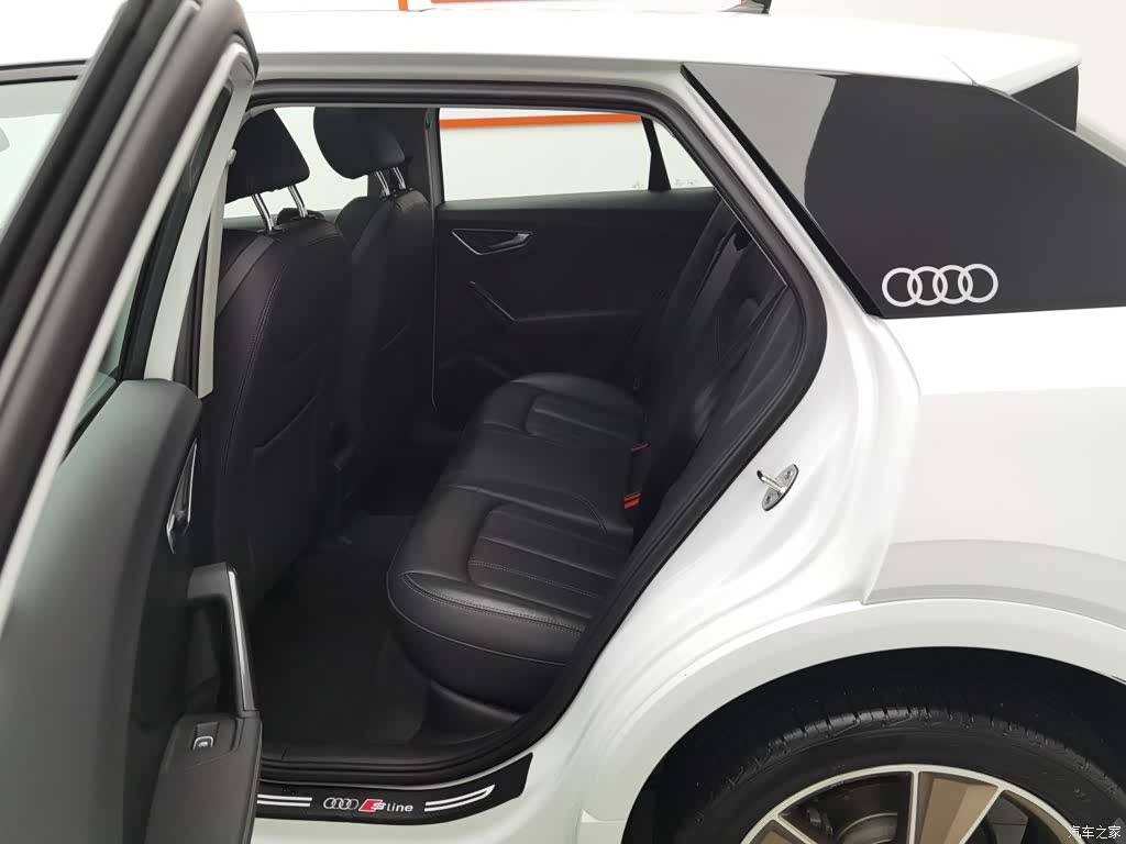 Audi Q2L, 2024 15