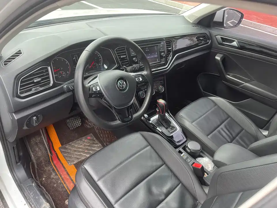 Volkswagen T-ROC exploring Songs