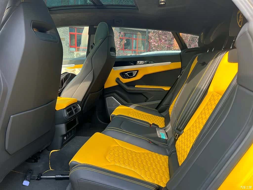 Lamborghini Urus, 2021 все фото