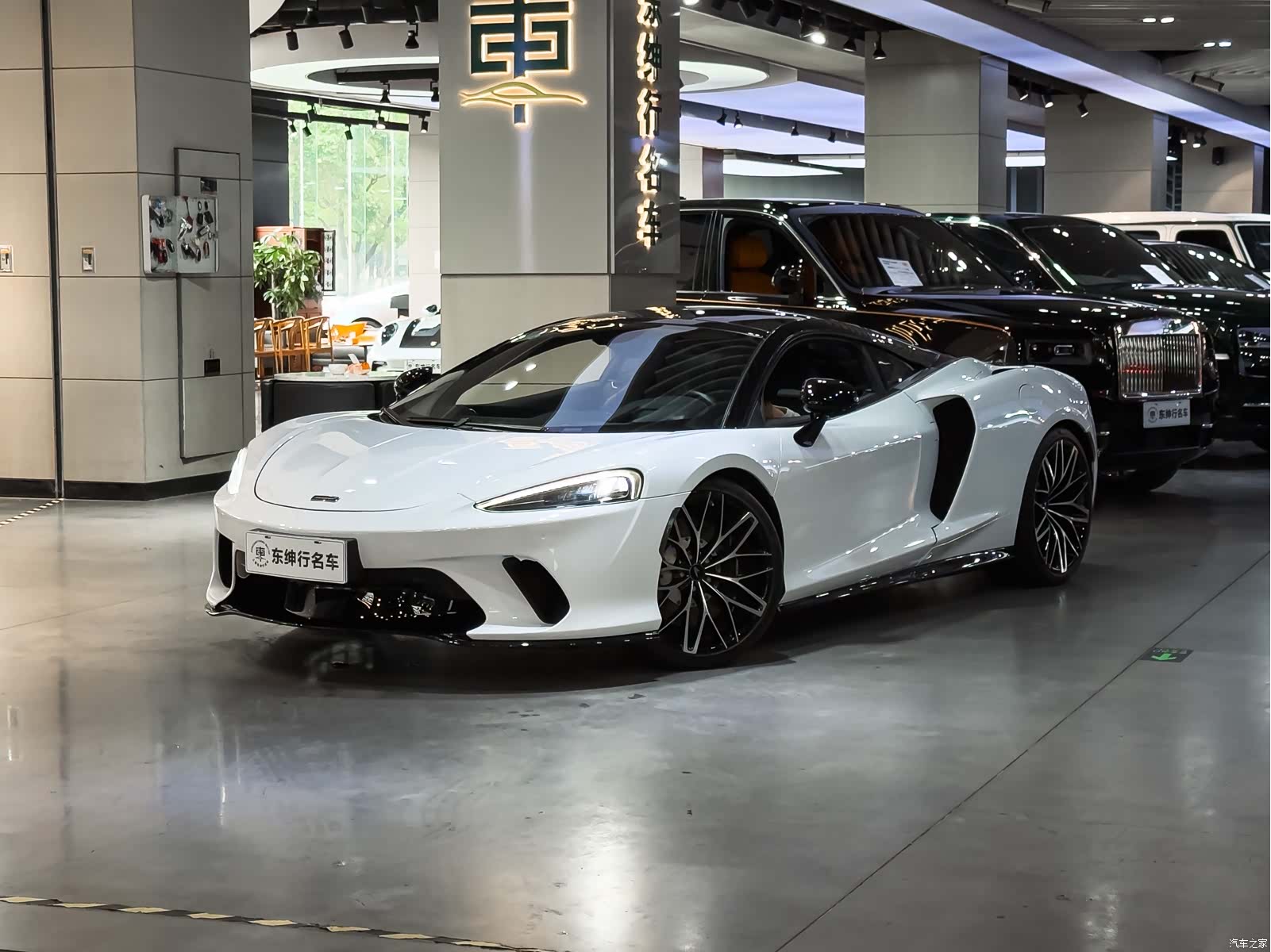 McLaren GT