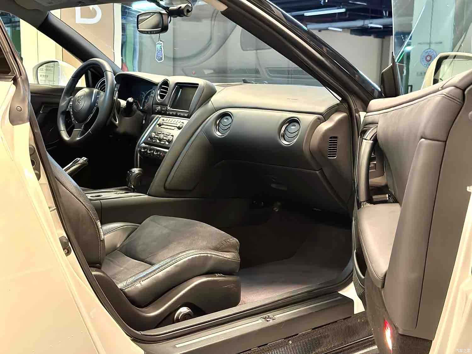 Nissan GT-R, 2011 6