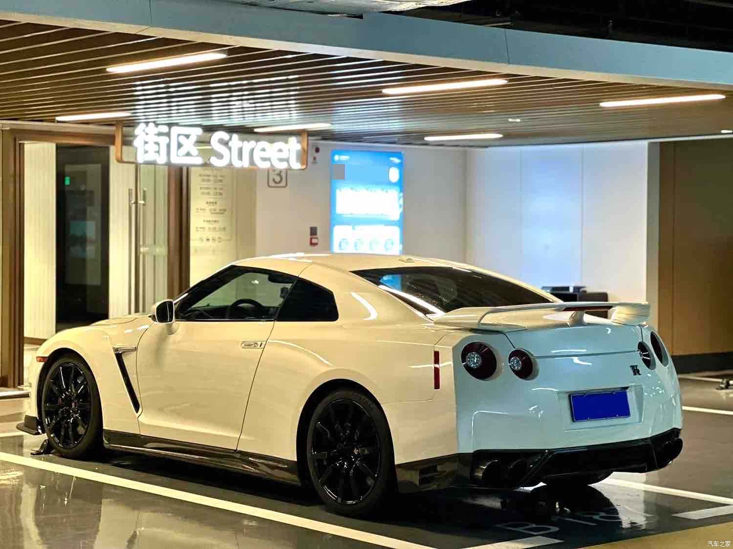Nissan GT-R, 2011 12