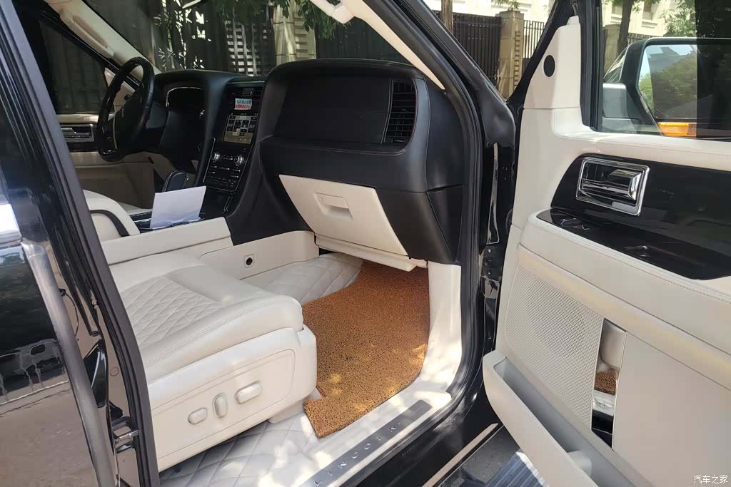 Lincoln Navigator, 2018 8