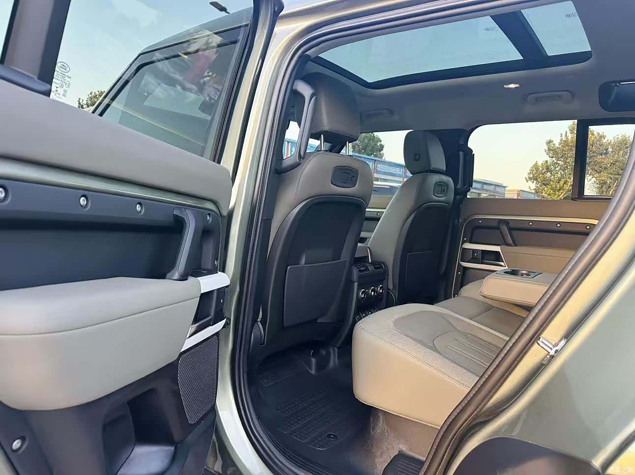 Land Rover Defender, 2021 9
