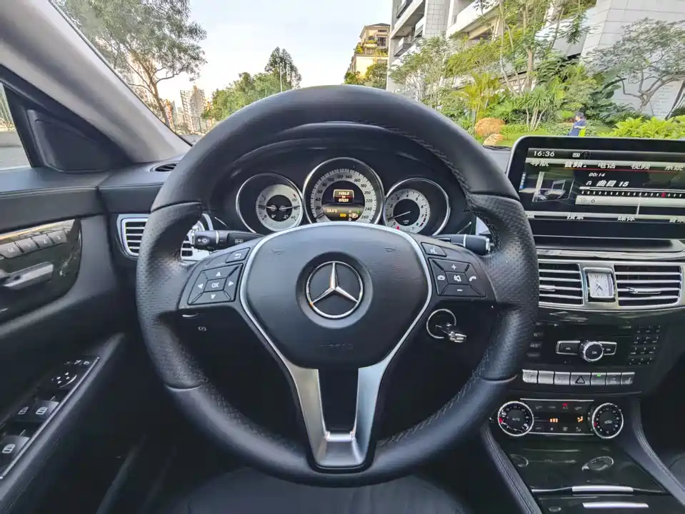 Mercedes-Benz CLS Mercedes-Benz CLS
