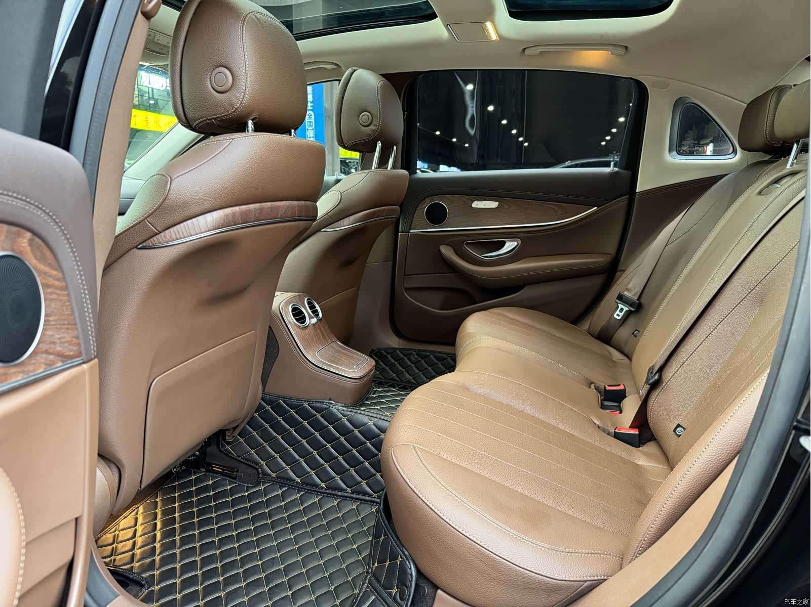 Mercedes-Benz E-Class, 2022 11