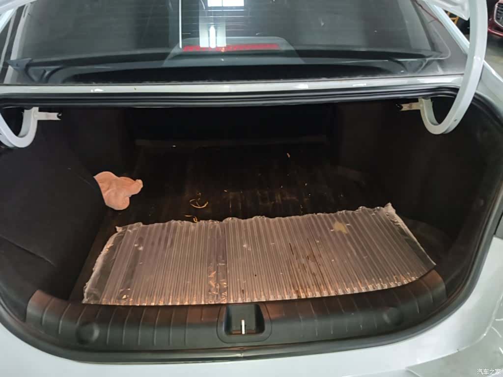 Geely Emgrand, 2023 19