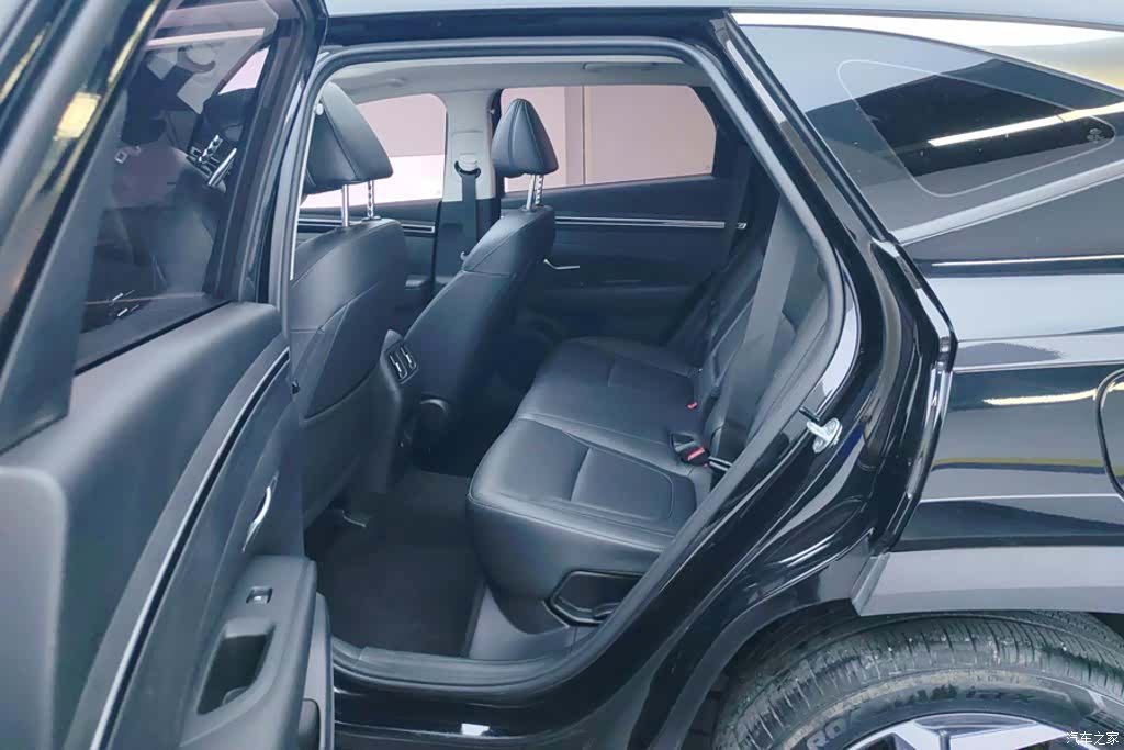 Hyundai Tucson L, 2023 11