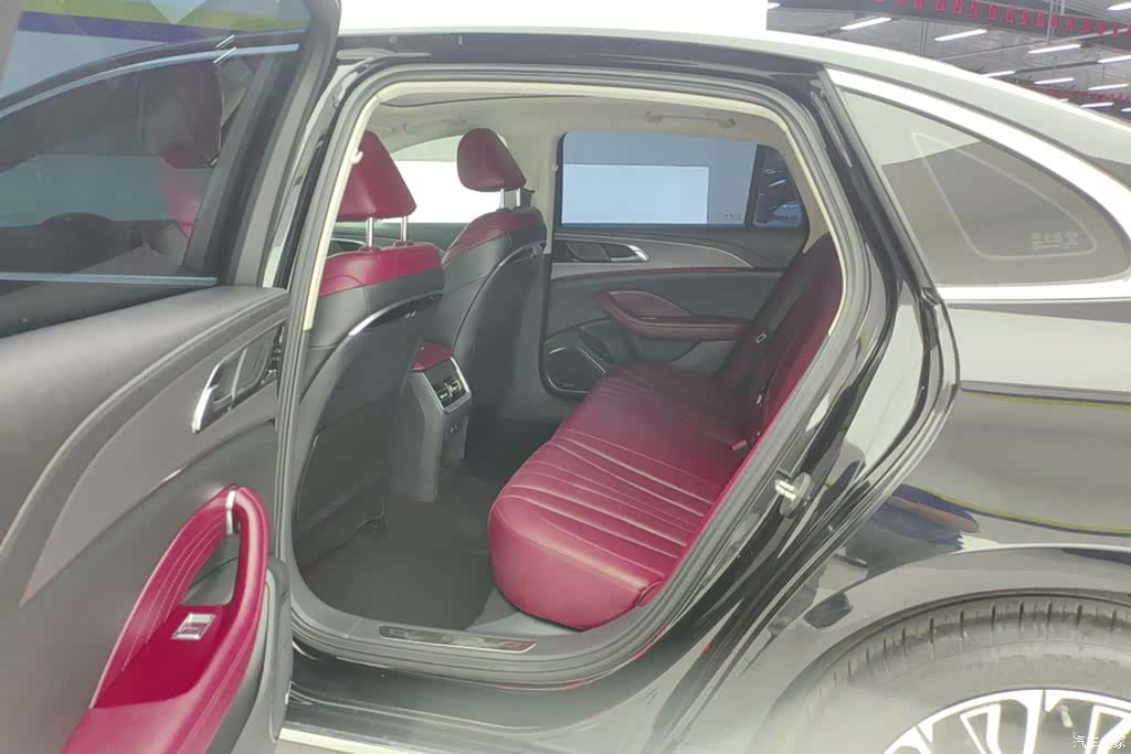 Hongqi H5, 2024 11