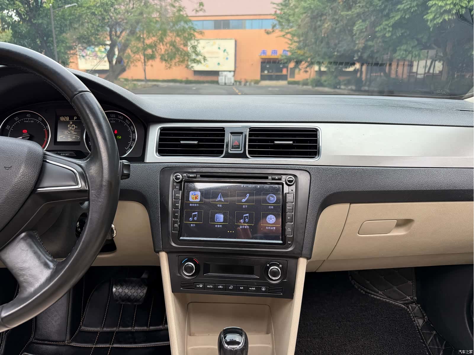 Skoda Rapid, 2014 12