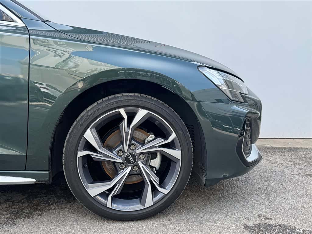 Audi Flying Spur, 2025 2